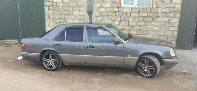 Mercedes E 220 1994, 280,000 km - 2.2 л - Bakı