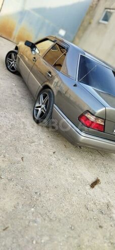 Mercedes E 220 1994, 280,000 km - 2.2 л - Bakı