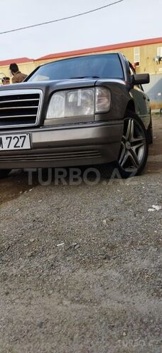 Mercedes E 220 1994, 280,000 km - 2.2 л - Bakı