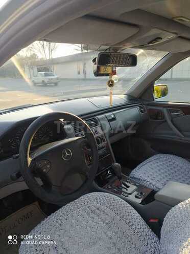Mercedes E 240 1999, 265,496 km - 2.4 l - Gəncə