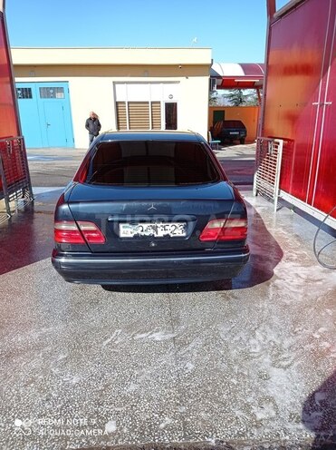 Mercedes E 300 1995, 556,000 km - 3.0 l - Samux