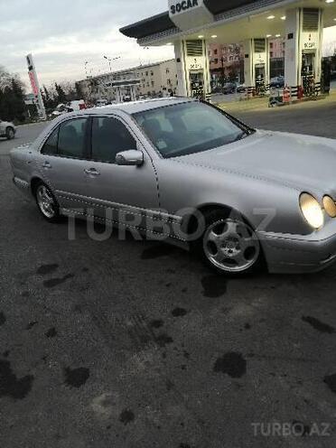 Mercedes E 220 2001, 450,000 km - 2.2 l - Bakı