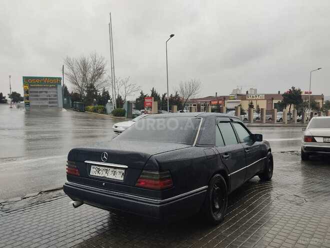 Mercedes E 220 1994, 296,000 km - 2.2 l - Bakı