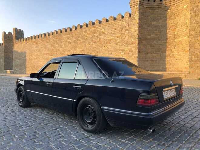 Mercedes E 220 1994, 296,000 km - 2.2 l - Bakı