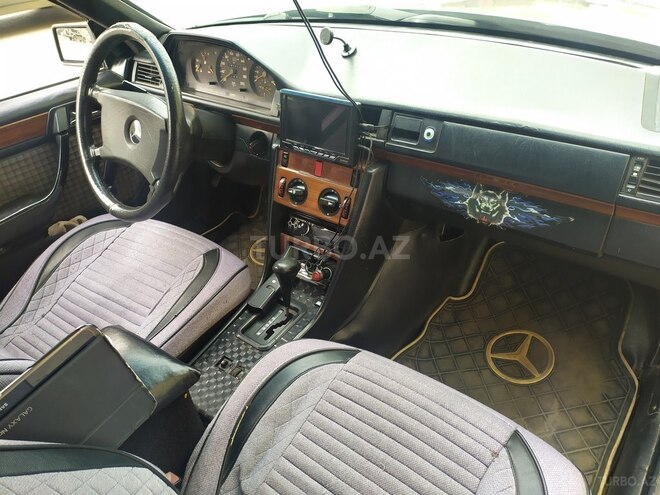 Mercedes E 250 1991, 326,000 km - 2.5 l - Sumqayıt