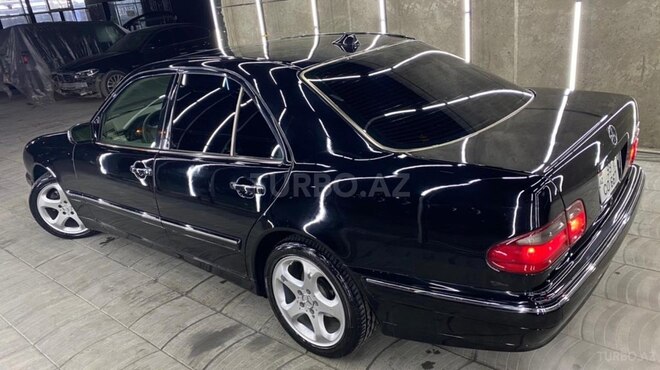 Mercedes E 320 2001, 305,000 km - 3.2 l - Bakı