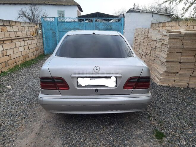 Mercedes E 230 1995, 568,000 km - 2.3 l - Salyan