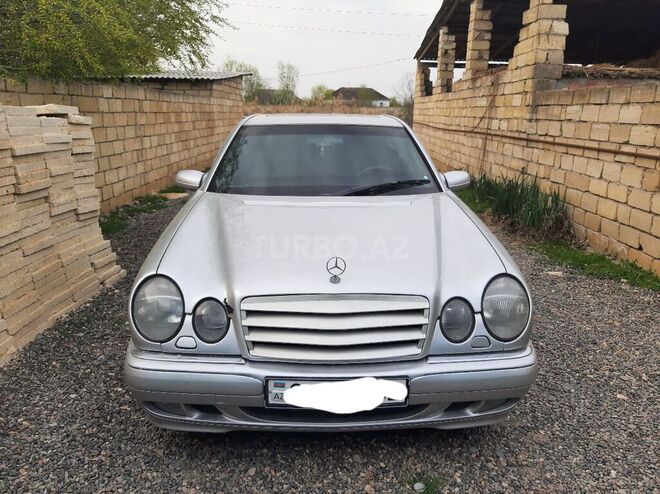 Mercedes E 230 1995, 568,000 km - 2.3 l - Salyan