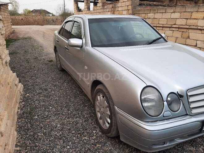 Mercedes E 230 1995, 568,000 km - 2.3 l - Salyan