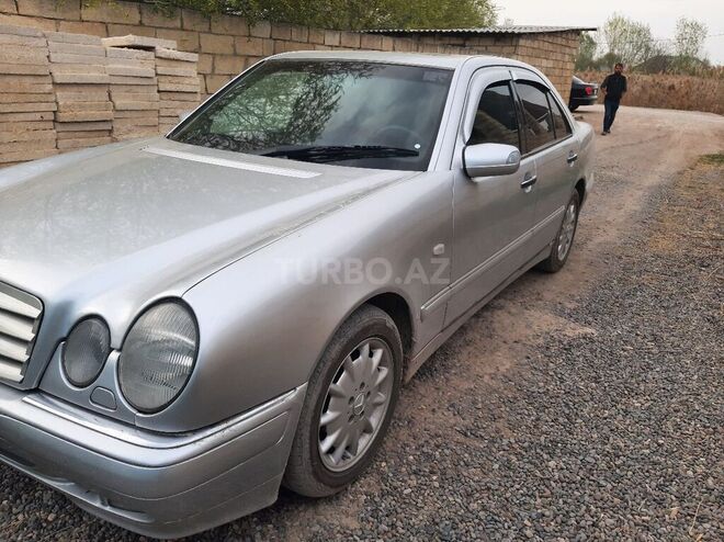 Mercedes E 230 1995, 568,000 km - 2.3 l - Salyan