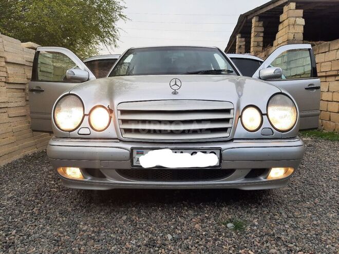 Mercedes E 230 1995, 568,000 km - 2.3 l - Salyan