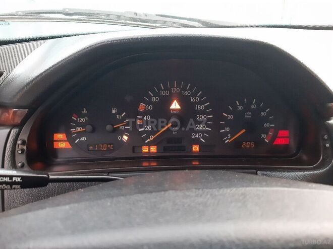Mercedes E 230 1995, 568,000 km - 2.3 l - Salyan