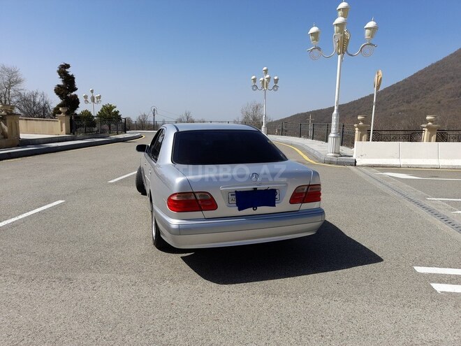 Mercedes E 240 2000, 266,000 km - 2.4 l - Qəbələ