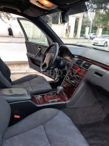 Mercedes E 220 2001, 430,000 km - 2.2 л - Mingəçevir
