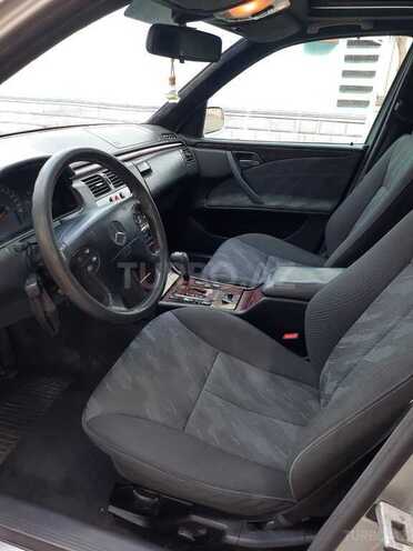 Mercedes E 220 2001, 430,000 km - 2.2 л - Mingəçevir