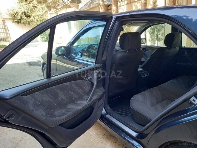 Mercedes E 270 2001, 394,000 km - 2.7 l - Bakı