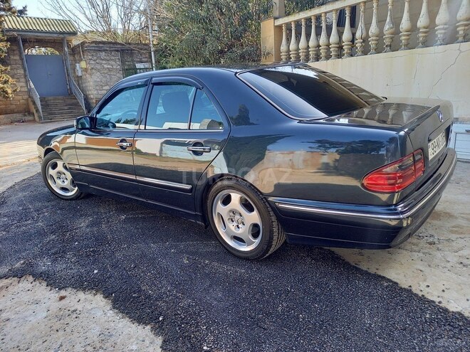Mercedes E 270 2001, 394,000 km - 2.7 l - Bakı