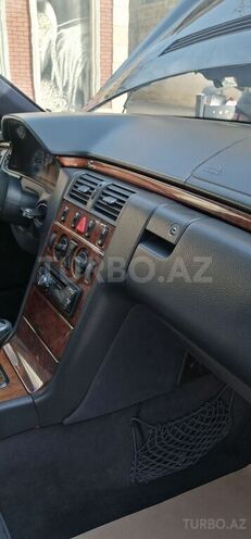 Mercedes E 270 1999, 360,000 km - 2.7 l - Gəncə