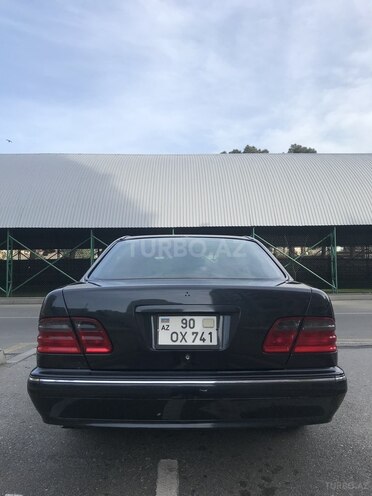 Mercedes E 240 2001, 300,000 km - 2.4 l - Bakı
