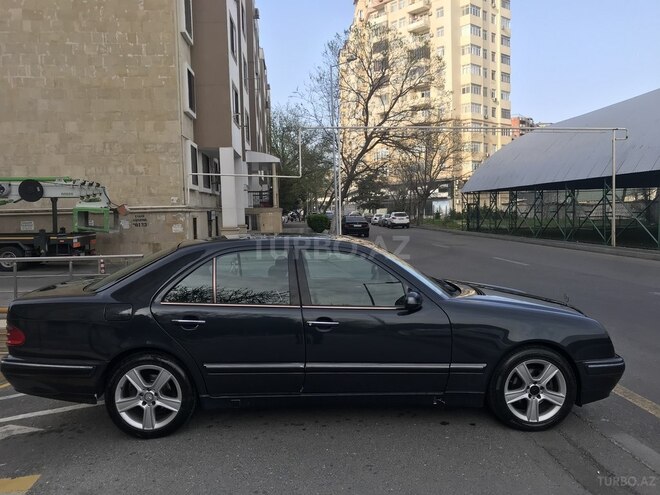 Mercedes E 240 2001, 300,000 km - 2.4 l - Bakı