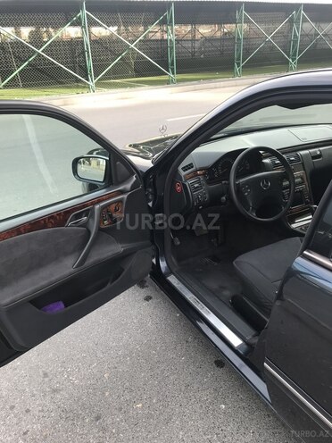 Mercedes E 240 2001, 300,000 km - 2.4 l - Bakı