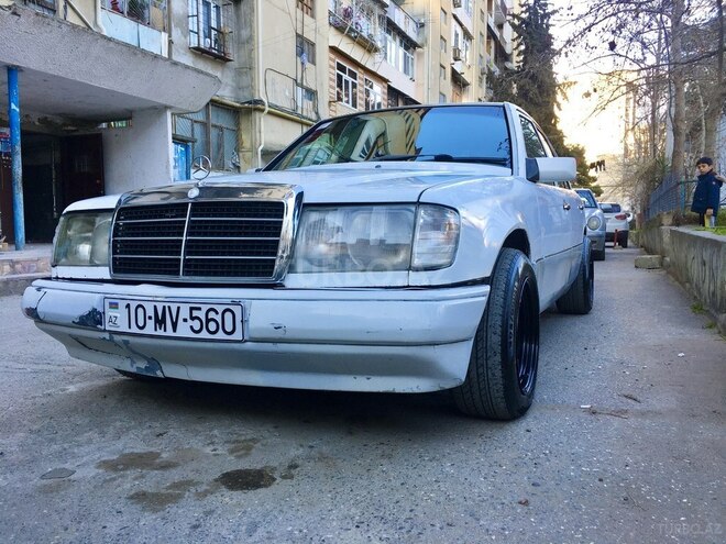 Mercedes E 220 1993, 456,789 km - 2.2 л - Bakı