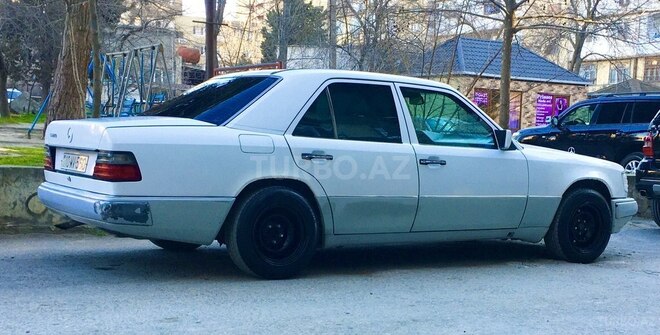Mercedes E 220 1993, 456,789 km - 2.2 л - Bakı