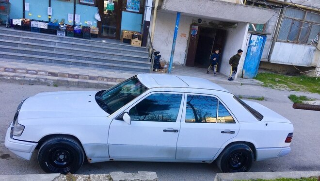 Mercedes E 220 1993, 456,789 km - 2.2 л - Bakı