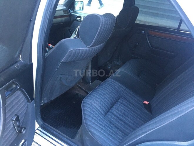 Mercedes E 220 1993, 456,789 km - 2.2 л - Bakı