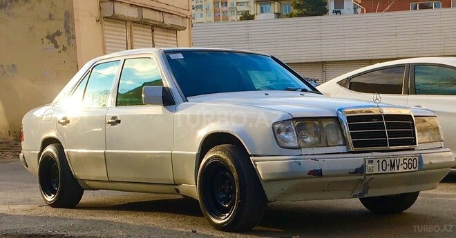 Mercedes E 220 1993, 456,789 km - 2.2 л - Bakı