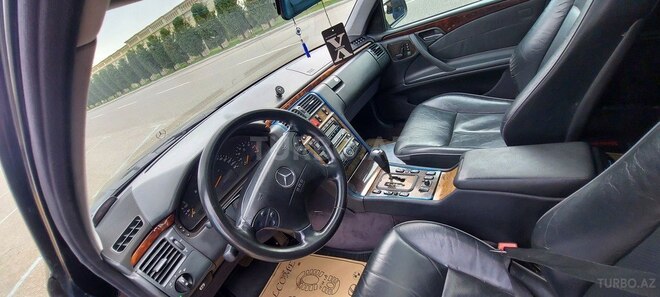 Mercedes E 240 2001, 284,000 km - 2.4 l - Goranboy