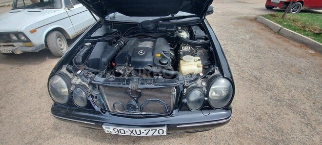 Mercedes E 240 2001, 284,000 km - 2.4 l - Goranboy