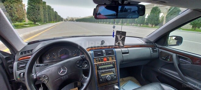 Mercedes E 240 2001, 284,000 km - 2.4 l - Goranboy