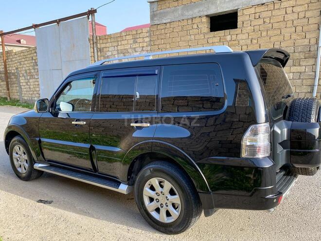 Mitsubishi Pajero 2010, 176,000 km - 3.5 л - Bakı