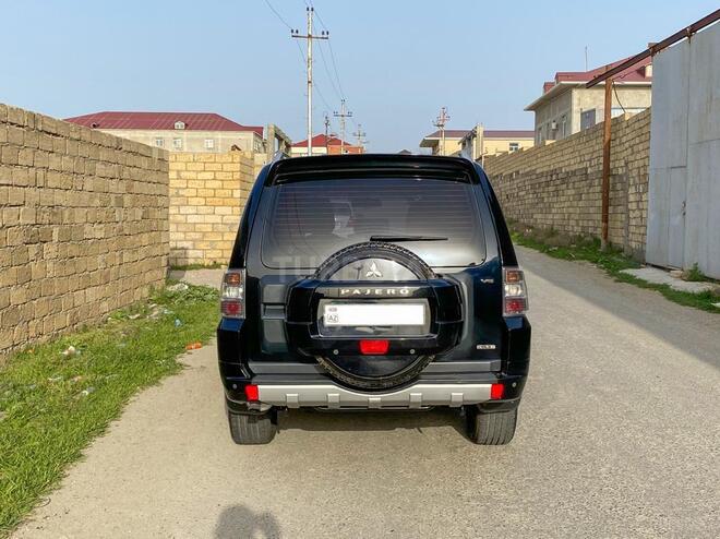 Mitsubishi Pajero 2010, 176,000 km - 3.5 л - Bakı