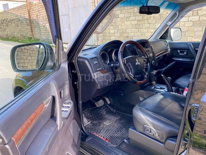 Mitsubishi Pajero 2010, 176,000 km - 3.5 л - Bakı