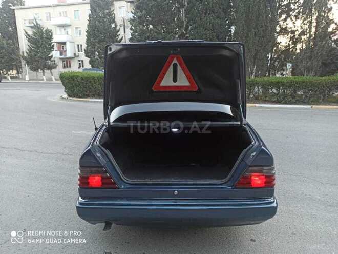 Mercedes E 220 1993, 374,000 km - 2.2 l - Sumqayıt