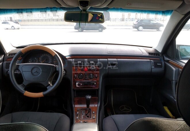 Mercedes E 240 1998, 123,000 km - 2.4 л - Bakı