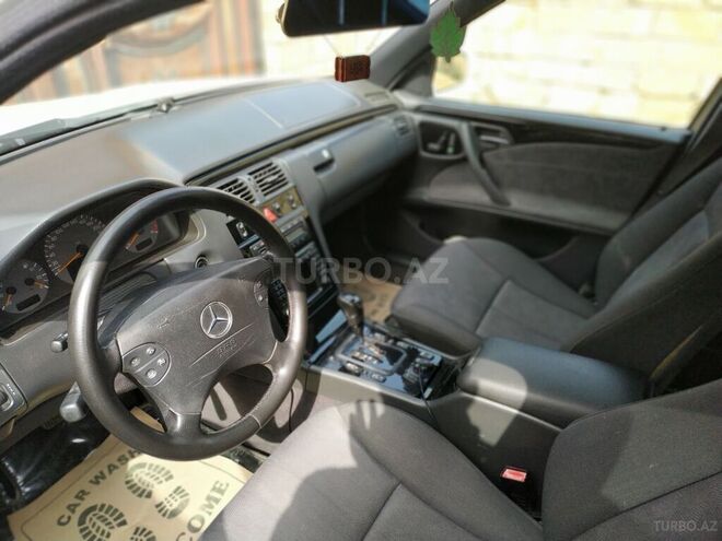 Mercedes E 320 2001, 196,943 km - 3.2 л - Bakı