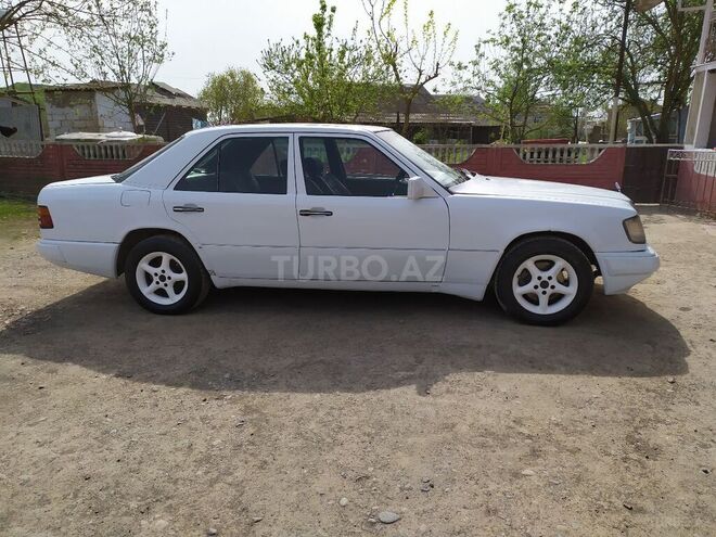 Mercedes E 250 1987, 505,508 km - 2.5 l - Masallı