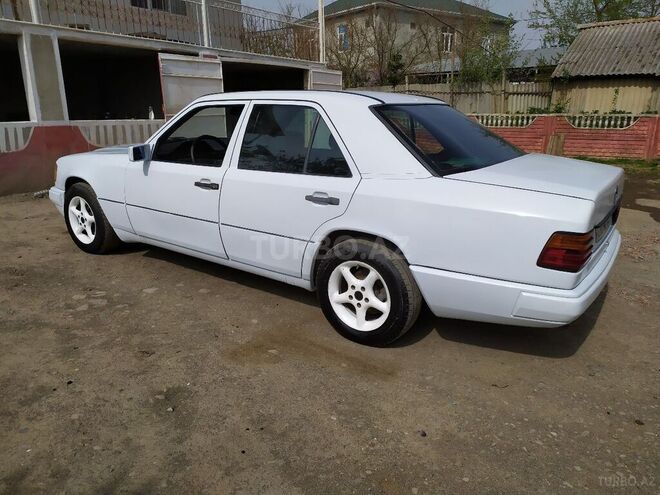 Mercedes E 250 1987, 505,508 km - 2.5 l - Masallı
