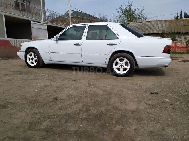 Mercedes E 250 1987, 505,508 km - 2.5 l - Masallı