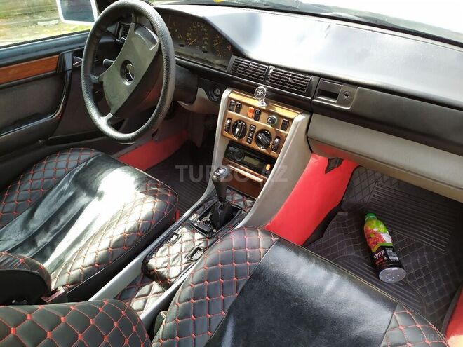 Mercedes E 250 1987, 505,508 km - 2.5 l - Masallı