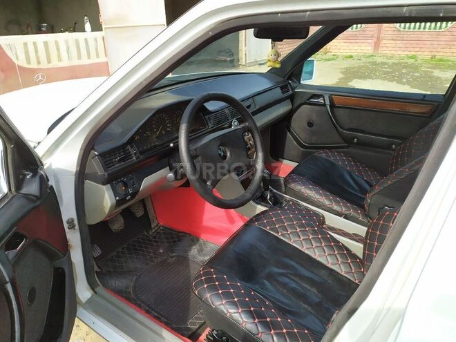 Mercedes E 250 1987, 505,508 km - 2.5 l - Masallı