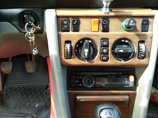 Mercedes E 250 1987, 505,508 km - 2.5 l - Masallı