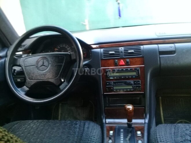 Mercedes E 250 1996, 380,000 km - 2.5 l - Bakı