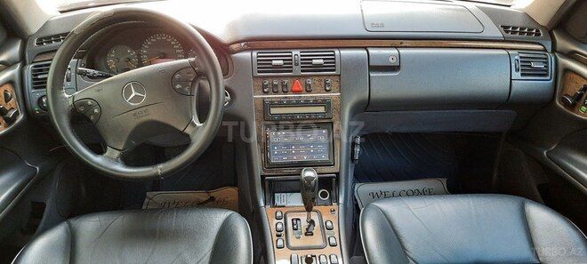 Mercedes E 320 2001, 267,000 km - 3.2 л - Bakı