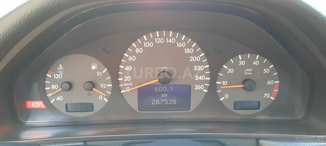 Mercedes E 320 2001, 267,000 km - 3.2 л - Bakı