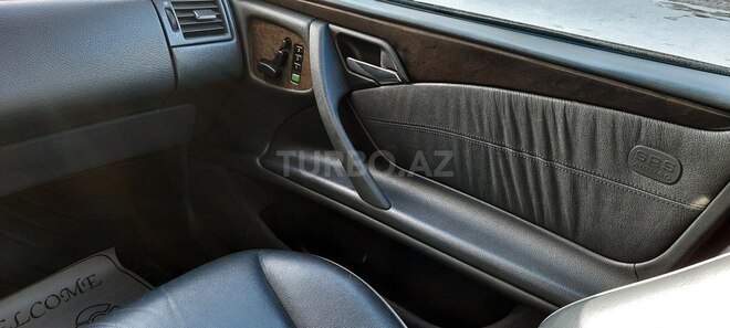 Mercedes E 320 2001, 267,000 km - 3.2 л - Bakı