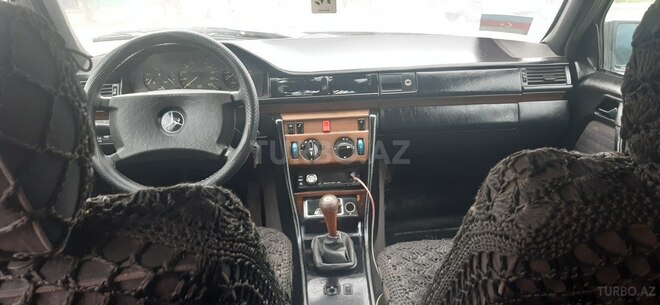 Mercedes E 200 1990, 200,000 km - 2.0 l - Sabirabad